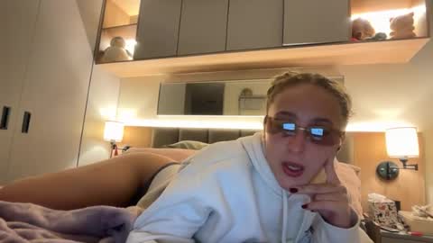 soyjulietaleon online show from 08-04-26, 02:37