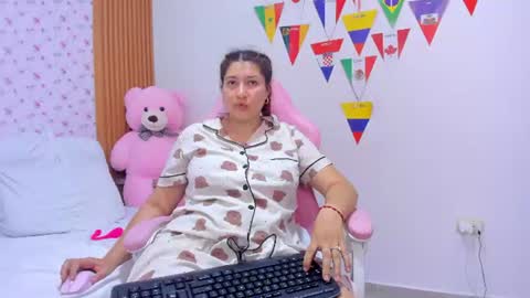 Snapshot of soyqeen chatting on 07-13-26, 03:59 SoyQueen online show from 07-13-26, 03:59