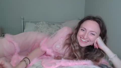 Snapshot of sp8cebunni99 chatting on 09-14-25, 01:27 Margo online show from 09-14-25, 01:27