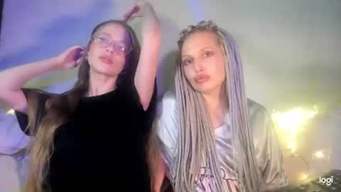 Snapshot of spacewiki chatting on 07-11-26, 02:36 Viki and Chloe online show from 07-11-26, 02:36