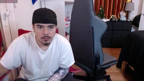 Snapshot of spanishcouple4255 chatting on 12-19-25, 06:04 spanishcouple4255 online show from 12-19-25, 06:04