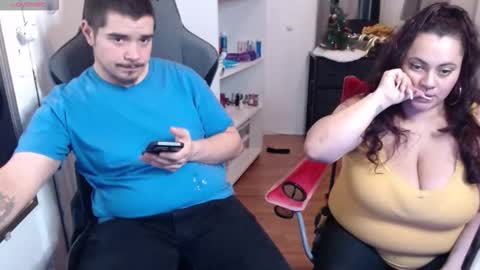 Snapshot of spanishcouple4255 chatting on 12-20-25, 07:54 spanishcouple4255 online show from 12-20-25, 07:54