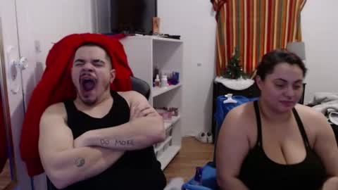 Snapshot of spanishcouple4255 chatting on 01-11-26, 01:10 spanishcouple4255 online show from 01-11-26, 01:10