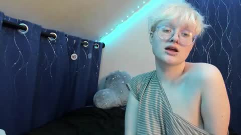 Snapshot of sparkling_water_hate_club chatting on 12-05-25, 01:58 Atticus Pendragon online show from 12-05-25, 01:58