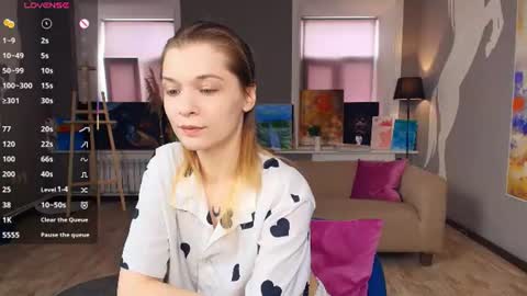 Snapshot of sparkly_k chatting on 06-15-26, 07:43 Kate online show from 06-15-26, 07:43