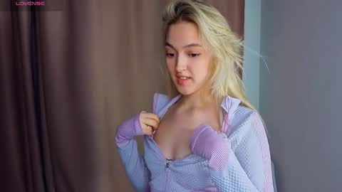 Snapshot of sparkushaa chatting on 04-10-26, 07:18 Mary online show from 04-10-26, 07:18