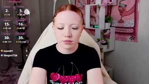 Snapshot of sparky_fox chatting on 06-18-26, 12:33 Nika online show from 06-18-26, 12:33
