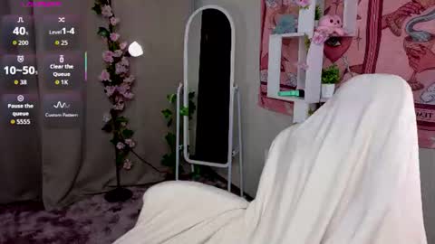 Snapshot of sparky_fox chatting on 06-30-26, 12:00 Nika online show from 06-30-26, 12:00