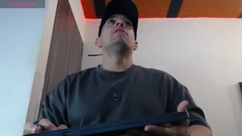 Snapshot of spartacus_cam chatting on 01-20-25, 05:26 online show from 01-20-25, 05:26