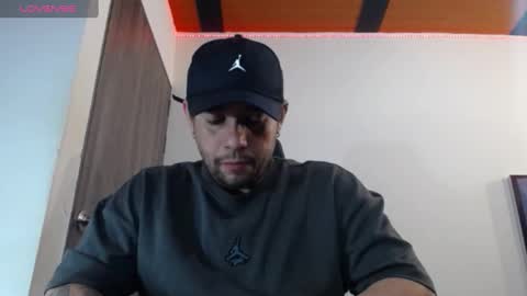 Snapshot of spartacus_cam chatting on 02-01-25, 05:28 online show from 02-01-25, 05:28