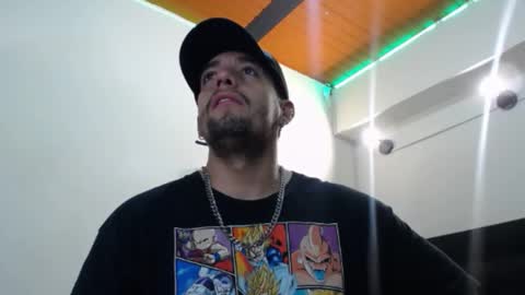 Snapshot of spartacus_cam chatting on 02-05-25, 08:54 online show from 02-05-25, 08:54