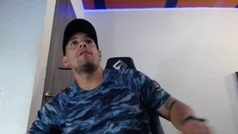 Snapshot of spartacus_cam chatting on 02-18-25, 06:04 online show from 02-18-25, 06:04