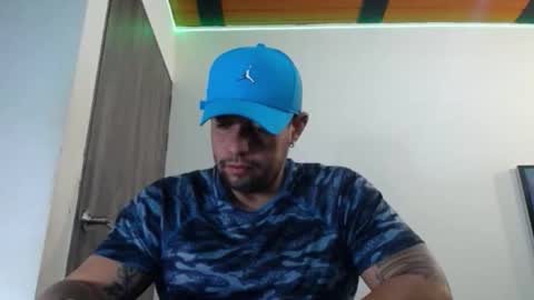 Snapshot of spartacus_cam chatting on 02-26-25, 05:20 online show from 02-26-25, 05:20