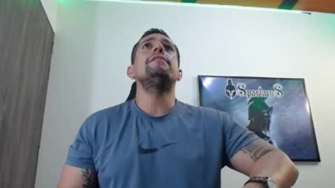 Snapshot of spartacus_cam chatting on 09-09-25, 05:18 online show from 09-09-25, 05:18