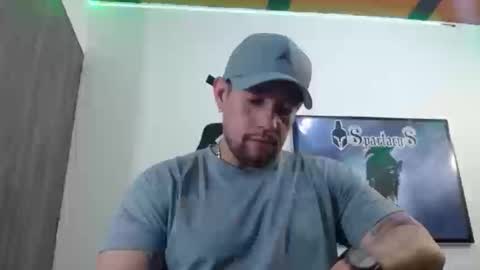 Snapshot of spartacus_cam chatting on 09-10-25, 05:40 online show from 09-10-25, 05:40