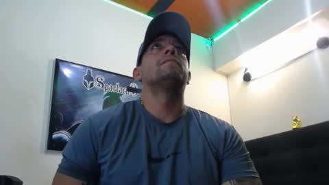 Snapshot of spartacus_cam chatting on 09-18-25, 07:10 online show from 09-18-25, 07:10