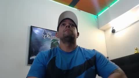 Snapshot of spartacus_cam chatting on 09-20-25, 07:09 online show from 09-20-25, 07:09