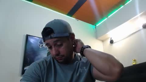 Snapshot of spartacus_cam chatting on 09-26-25, 07:12 online show from 09-26-25, 07:12