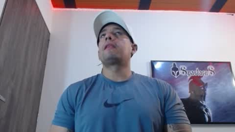 Snapshot of spartacus_cam chatting on 10-06-25, 05:05 online show from 10-06-25, 05:05