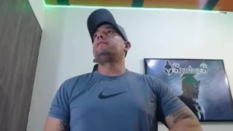 Snapshot of spartacus_cam chatting on 10-09-25, 06:00 online show from 10-09-25, 06:00