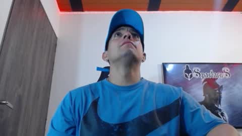 Snapshot of spartacus_cam chatting on 10-27-25, 05:11 online show from 10-27-25, 05:11