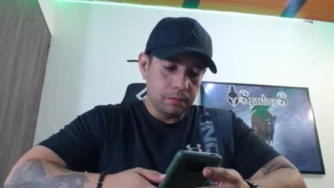 Snapshot of spartacus_cam chatting on 10-31-25, 05:52 online show from 10-31-25, 05:52