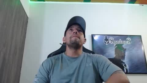 Snapshot of spartacus_cam chatting on 11-11-25, 06:02 online show from 11-11-25, 06:02