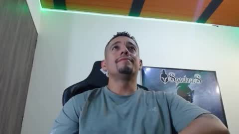 Snapshot of spartacus_cam chatting on 11-19-25, 06:02 online show from 11-19-25, 06:02