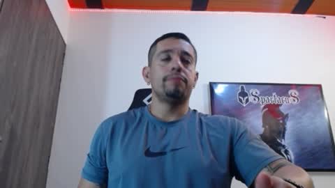 Snapshot of spartacus_cam chatting on 11-25-25, 05:29 online show from 11-25-25, 05:29