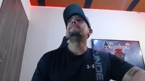 Snapshot of spartacus_cam chatting on 12-15-25, 05:23 online show from 12-15-25, 05:23