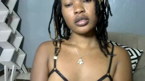 Snapshot of spicy_kerrine chatting on 02-27-25, 12:10 Spicy kerrine online show from 02-27-25, 12:10