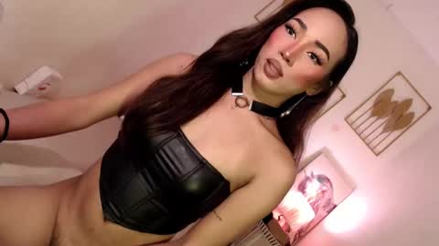 Snapshot of spicy_kinky chatting on 01-28-25, 07:00 Alora online show from 01-28-25, 07:00