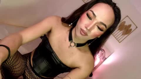 Snapshot of spicy_kinky chatting on 02-06-25, 02:00 Alora online show from 02-06-25, 02:00