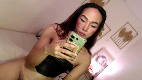 Snapshot of spicy_kinky chatting on 02-14-25, 05:41 Alora online show from 02-14-25, 05:41