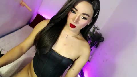Snapshot of spicy_kinky chatting on 10-30-25, 08:27 Alora online show from 10-30-25, 08:27