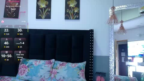 Snapshot of spicycolombianmom chatting on 05-18-26, 12:44 spicycolombianmom online show from 05-18-26, 12:44