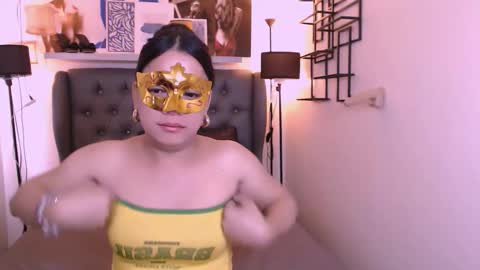 Snapshot of spicyhotchicks chatting on 01-10-26, 12:01 spicyhotchicks online show from 01-10-26, 12:01