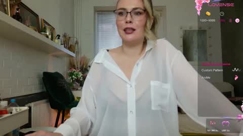 Snapshot of spicyhotmilf chatting on 11-26-25, 07:20 Lexsy online show from 11-26-25, 07:20