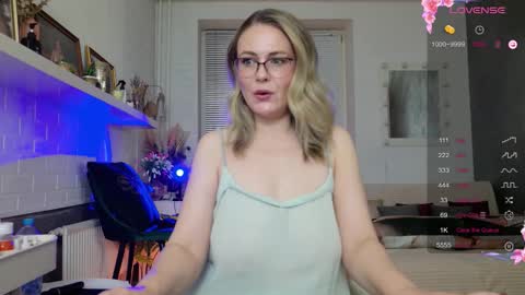 Snapshot of spicyhotmilf chatting on 11-27-25, 01:57 Lexsy online show from 11-27-25, 01:57