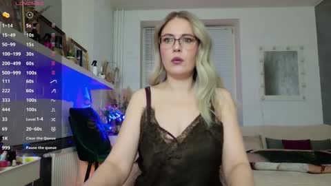 Snapshot of spicyhotmilf chatting on 03-10-26, 11:43 Lexsy online show from 03-10-26, 11:43