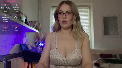 Snapshot of spicyhotmilf chatting on 06-28-26, 02:06 Lexsy online show from 06-28-26, 02:06