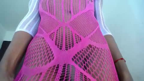 Reychell Millan  online show from 10-29-25, 04:09