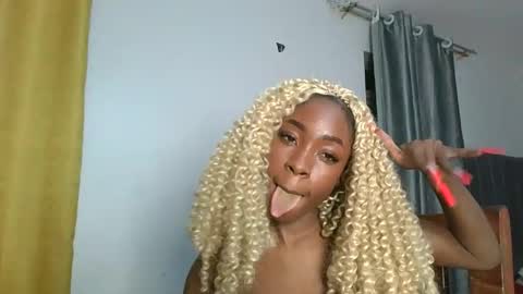 Snapshot of spicyshante chatting on 01-14-26, 08:25 Shante online show from 01-14-26, 08:25