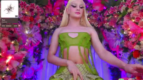 Snapshot of spicysluts chatting on 01-17-26, 03:22 Alison Sharon online show from 01-17-26, 03:22