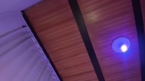 Snapshot of spicyvainilla chatting on 04-29-26, 01:10 Valeria online show from 04-29-26, 01:10