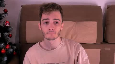 Snapshot of spider___man chatting on 12-19-25, 02:35 Spidey online show from 12-19-25, 02:35