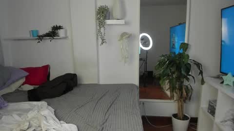 Snapshot of spider_baby_ chatting on 12-16-25, 12:04 spider_baby_ online show from 12-16-25, 12:04