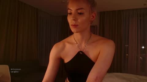 Snapshot of spiklencii chatting on 09-19-25, 03:56 Elizabeth online show from 09-19-25, 03:56