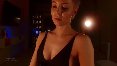 Snapshot of spiklencii chatting on 10-12-25, 04:39 Elizabeth online show from 10-12-25, 04:39