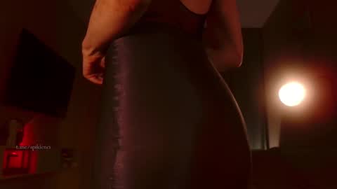 Snapshot of spiklencii chatting on 10-14-25, 05:25 Elizabeth online show from 10-14-25, 05:25